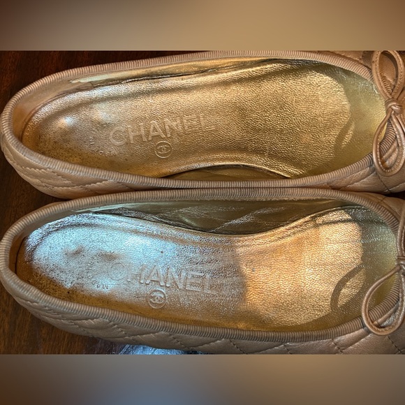 Chanel interlocking CC Bow Accent Ballet Flats in gold - Picture 8 of 12